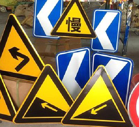 绥江标识标牌中颜色的确定是很重要的。